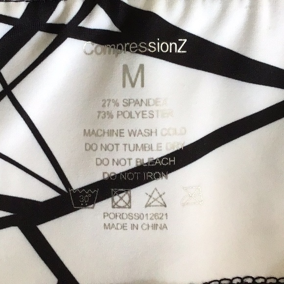 CompressionZ Women's Compression Leggings - Tangled Black - Size Med - Picture 3 of 4